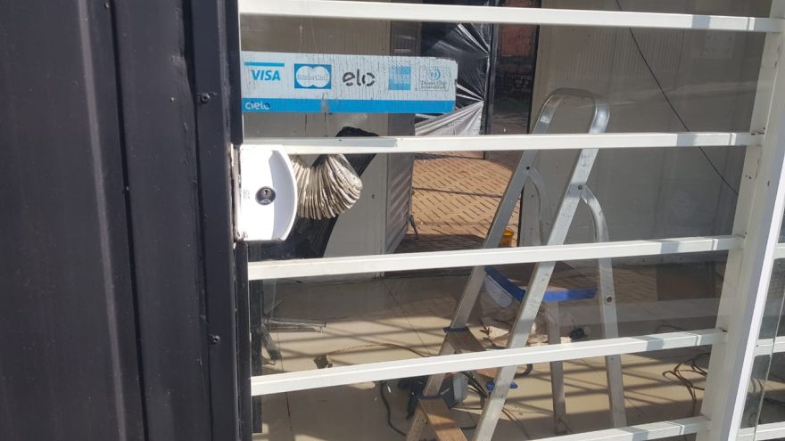 Ladrões realizam arrombamento em empresa na Rua Visconde do Rio Branco