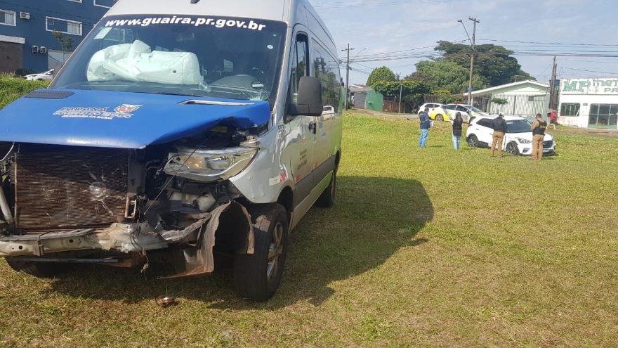 Van no município de Guaíra se envolve em colisão com Hyundai Creta no Bairro Alto Alegre