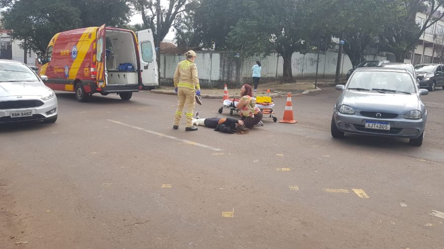 Motociclista sofre fratura na perna após acidente de trânsito no Centro