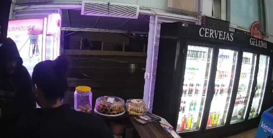 Assaltante é flagrado por câmera de segurança no Cascavel Velho