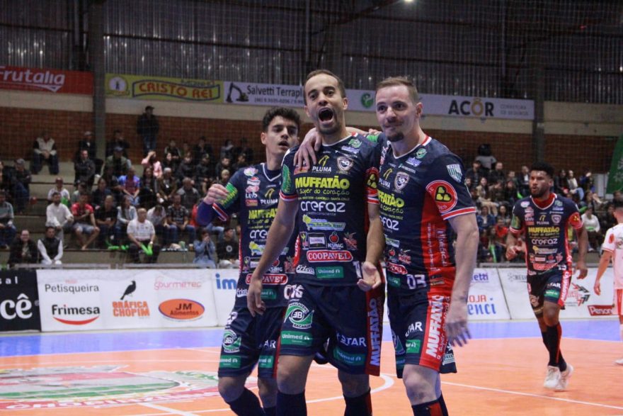 Cascavel Futsal empata e mantém a liderança do Grupo B com 26 pontos