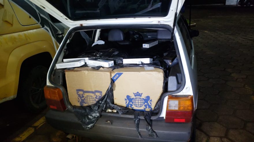 Condutor tenta se esconder em posto, mas é pego com contrabando de cigarros na BR-277