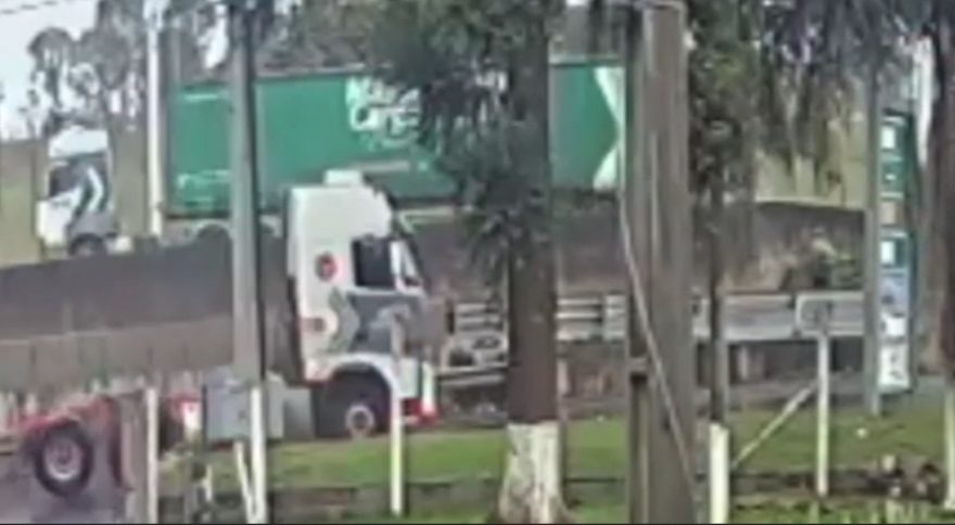Vídeo mostra momento em que idoso morre atropelado na BR-376