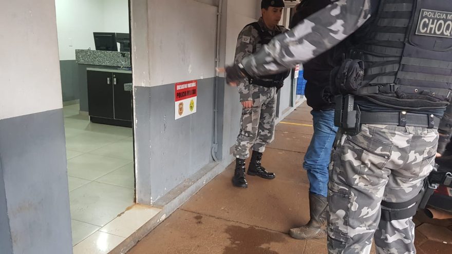 Homem com mandado de prisão em aberto por homicídio é detido pelo Choque