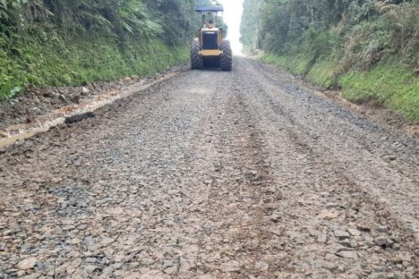 Em parceria com a Itaipu Binacional, Cascavel anuncia licitação de R$ 3,6 milhões para pavimentar estradas rurais Imagem referente a Em parceria com a Itaipu Binacional, Cascavel anuncia licitação de R$ 3,6 milhões para pavimentar estradas rurais
