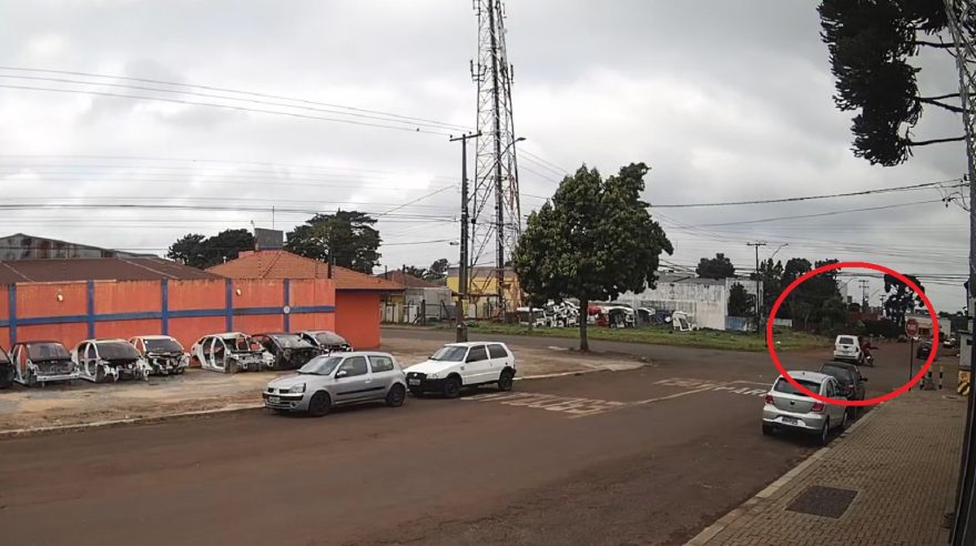 Câmera flagra acidente que deixou motociclista ferida no Maria Luiza