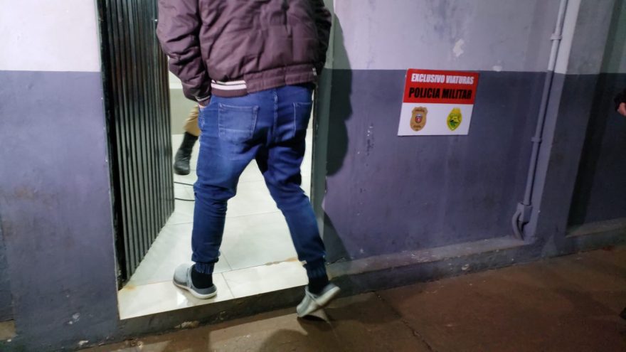 De “Crocs”, homem é detido pela Rotam após não devolver veículo locado