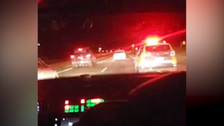 Impressionante: Vídeos mostram perseguição da PM a assaltante antes de confronto