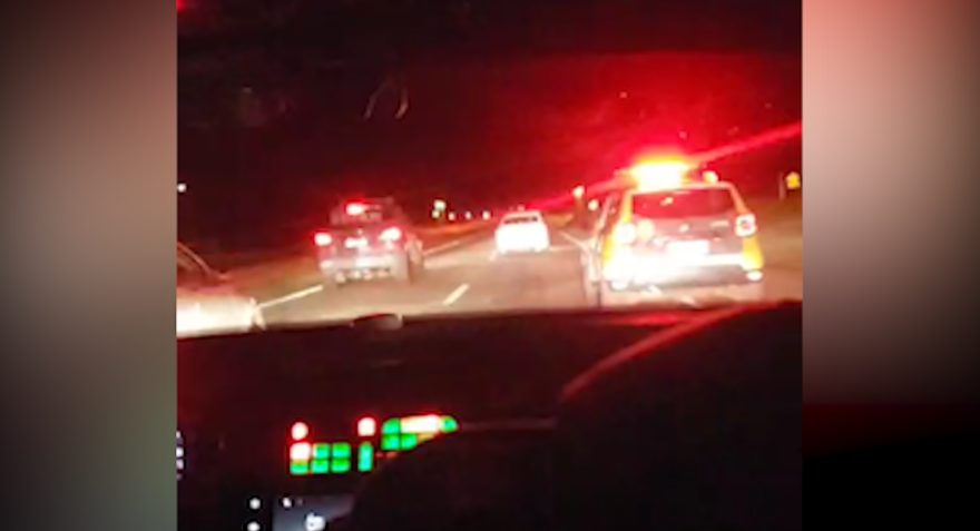 Impressionante: Vídeos mostram perseguição da PM a assaltante antes de confronto