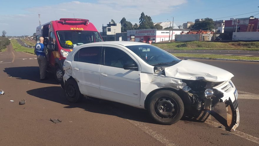 Forte acidente entre veículos mobiliza Siate na marginal da BR-277