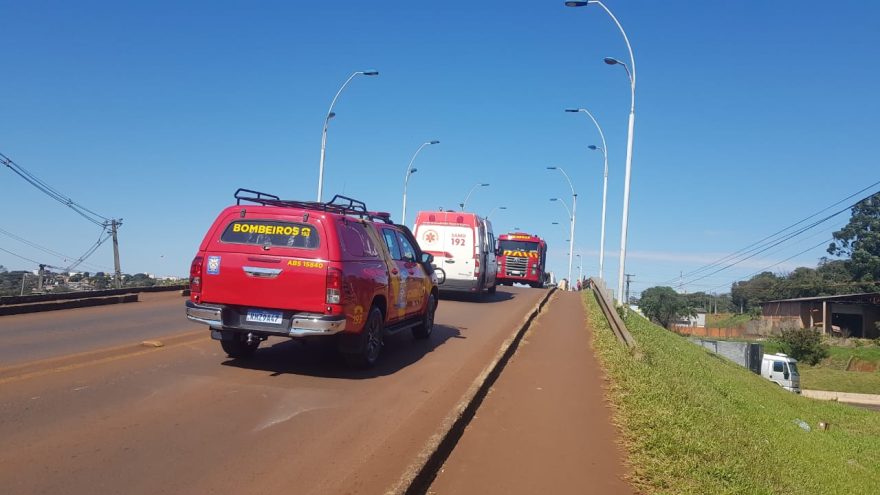 Equipes do Samu, Siate e PM são acionadas para salvarem pessoa que ameaçava se jogar na rodovia