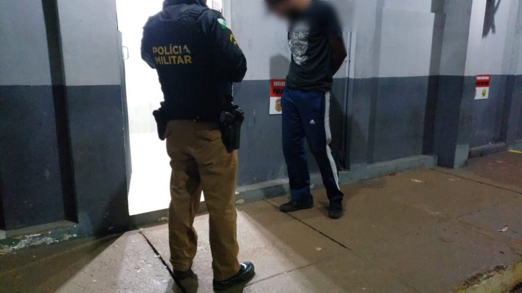 PM detém suspeito de furto de botijão de gás em Cascavel PM detém suspeito de furto de botijão de gás em Cascavel