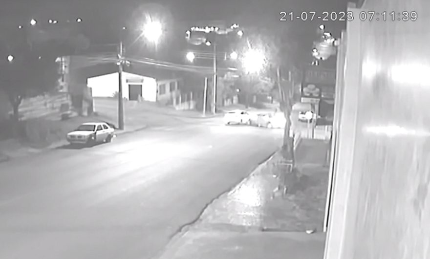 Vídeo mostra forte colisão entre veículos na Rua Europa, no Periolo