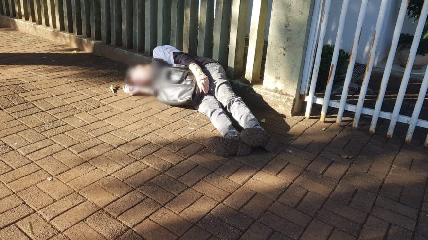 Homem é encontrado desacordado no Centro e populares acionam Samu