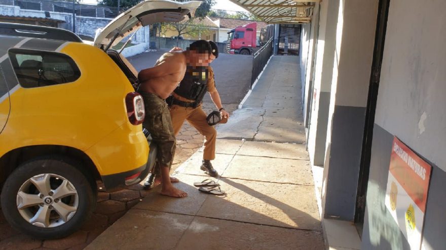Homem é detido pela Polícia Militar após ameaçar a prima gestante com uma faca