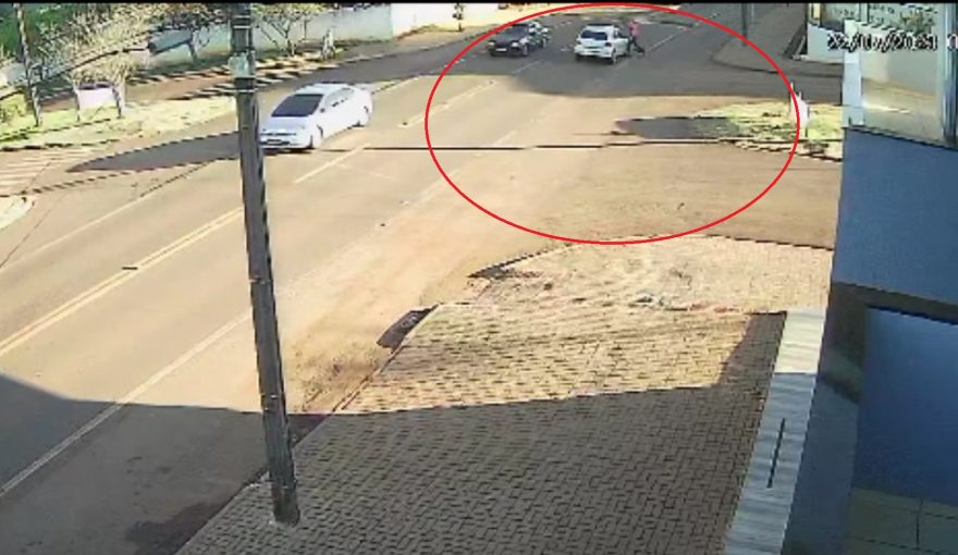 Câmera registra momento em que idoso é atropelado em Rio do Salto