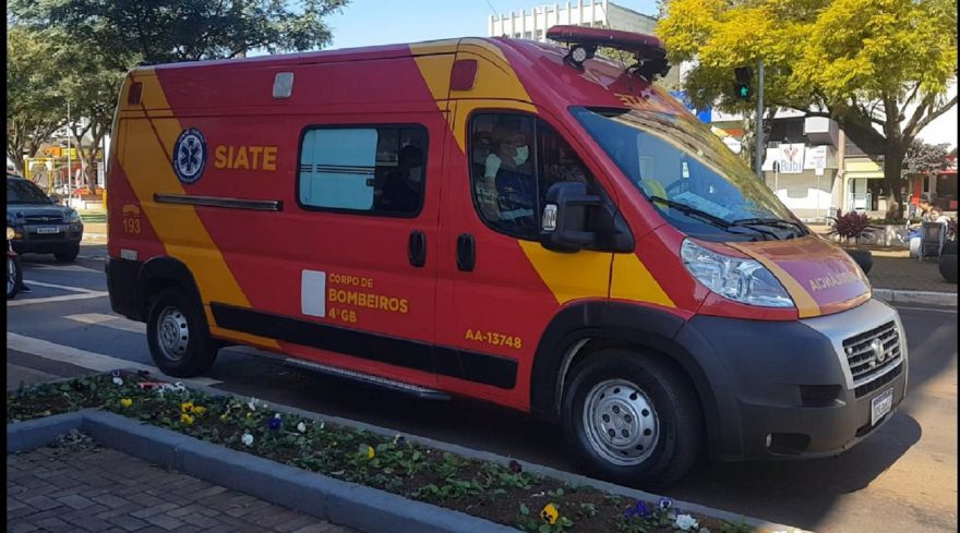 Mulher sofre contusão no pé ao cair em escada rolante em loja no Centro