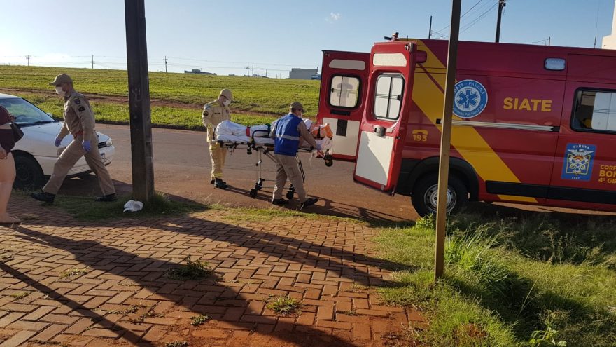 Idosa machuca o joelho ao sofrer queda em residência no Florais do Paraná