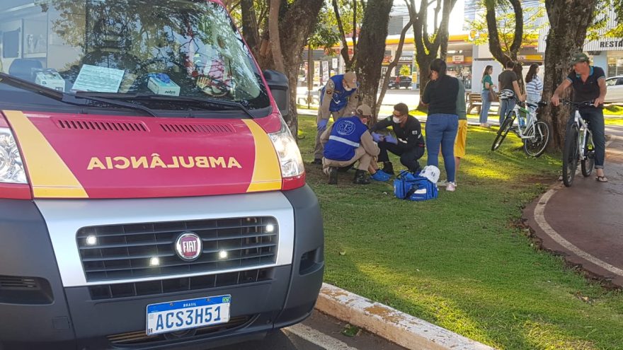 Homem fica ferido em acidente entre duas bicicletas na ciclovia