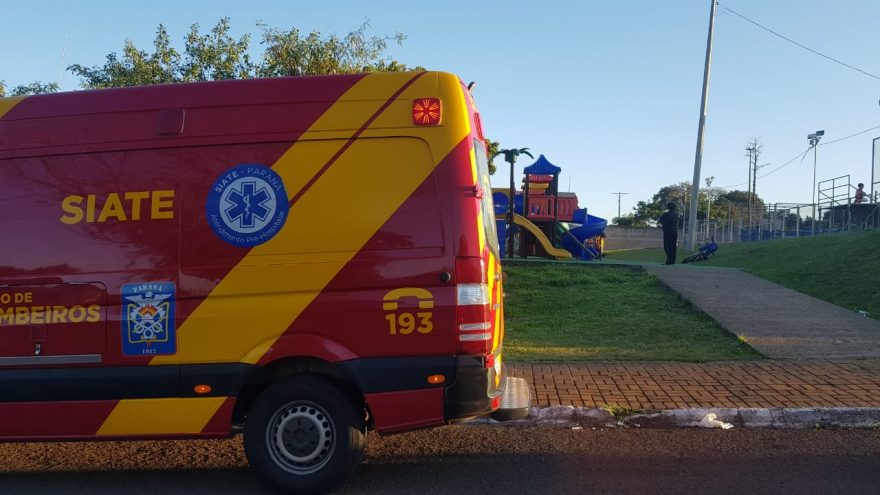 Criança fica ferida ao cair de escorregador no bairro XIV de Novembro