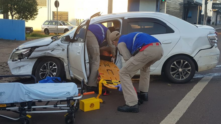 Homem sofre contusão no crânio em acidente de trânsito na Avenida Tancredo Neves