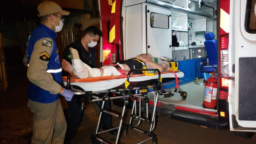 Homem quebra a perna após cair de escada no bairro Universitário