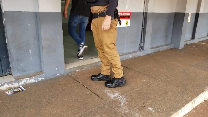 Após empurrar e machucar a ex, homem foge para casa da mãe mas é detido pela PM