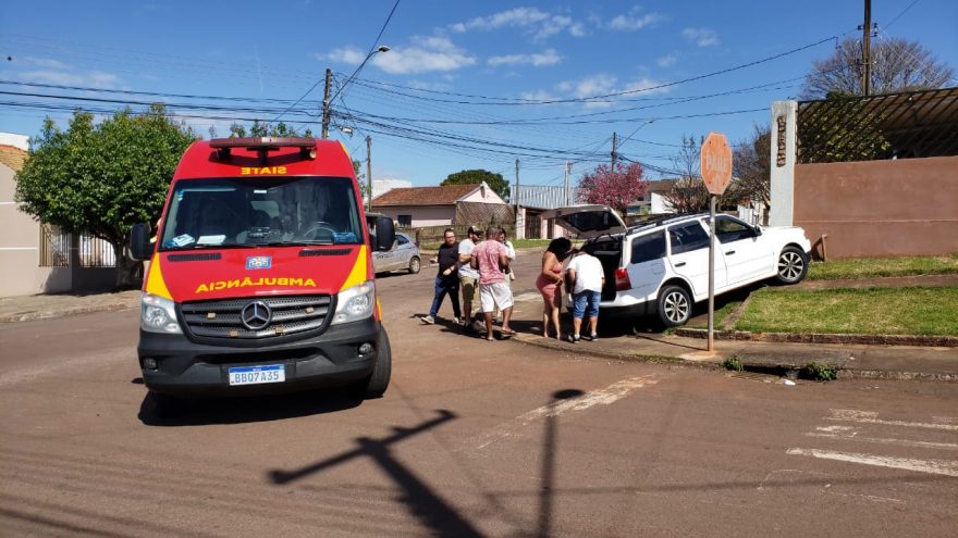 Parati e Fiorino se envolvem em forte colisão no Bairro Pioneiros Catarinenses