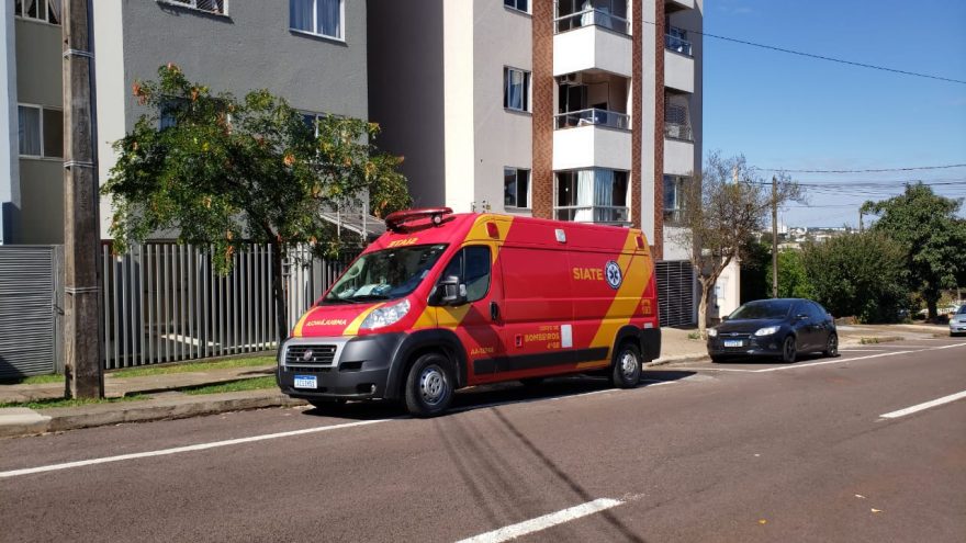 Idosa de 85 anos é socorrida pelo Siate na Rua Castro Alves