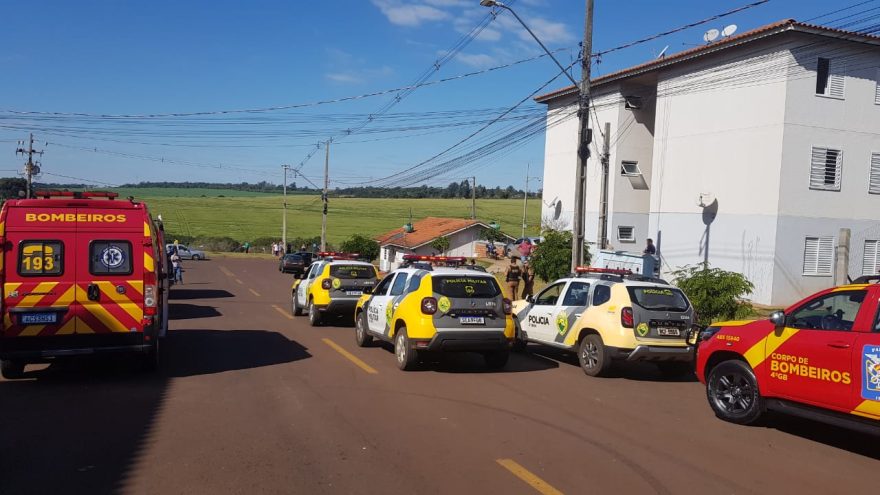 Briga de vizinhos deixa dois homens feridos com faca, em deles em estado grave