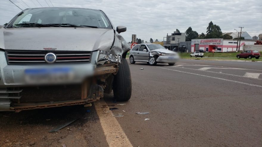Colisão de trânsito é registrada na marginal da BR-277