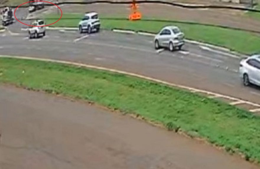 Câmera registra acidente de trânsito na marginal da BR-277