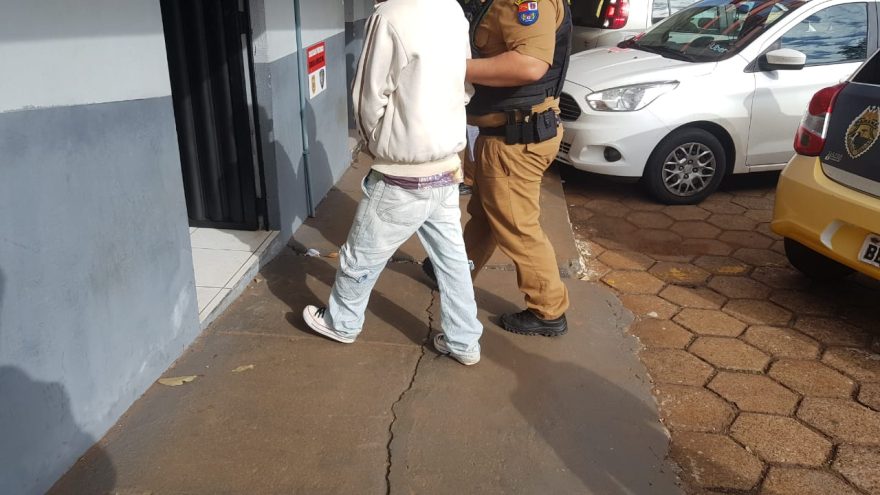 Procurado pela Justiça pelos crimes de roubo e furto é detido pela PM