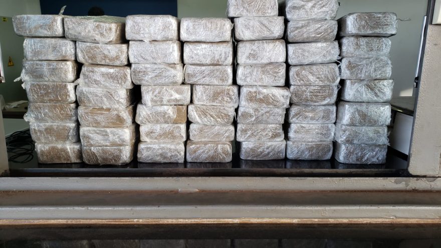 Grande quantidade de crack é apreendida pela PRF na BR-277 em Cascavel