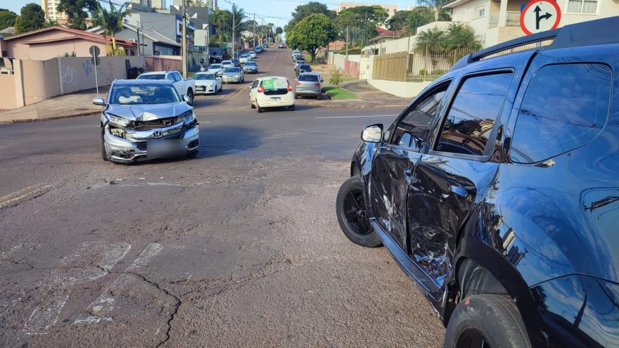 Acidente entre HR-V e Duster é registrado no Cancelli