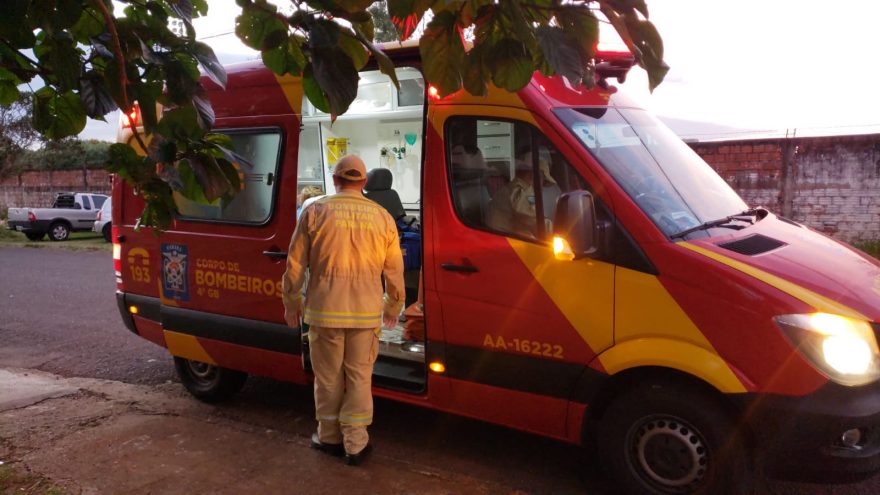 Idosa de 77 anos fica ferida ao sofrer queda na rampa da garagem no Pioneiros Catarinenses