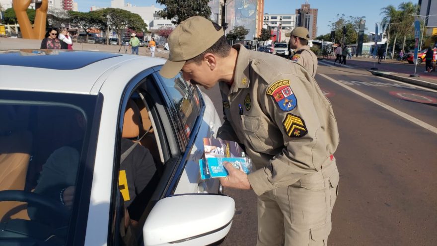 Dia do Motorista: Ação para prevenir acidentes é realizada em Cascavel