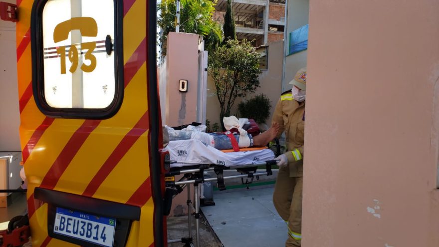 Homem quebra a perna ao sofrer queda de três metros no Bairro São Cristóvão