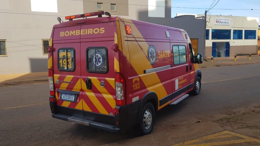 Trabalhador sofre queda de escada e tem fratura exposta no joelho