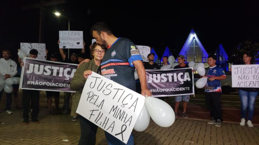 “Não foi acidente”: Familiares e amigos de Silvana Hoffman realizam manifestação pedindo por justiça