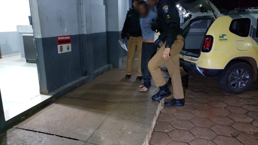 Acusado de danificar residência e bater na esposa é preso pela PM Acusado de danificar residência e bater na esposa é preso pela PM