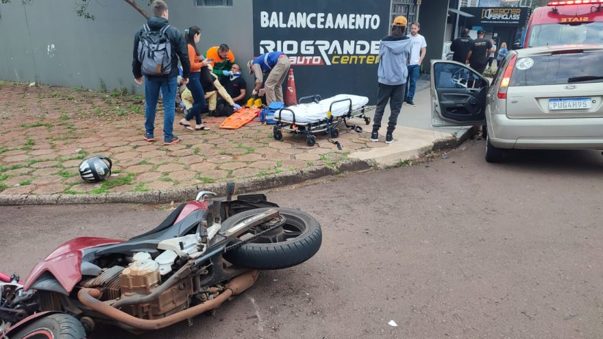 Motociclista fica ferido após colisão com Fiesta no Bairro Cancelli