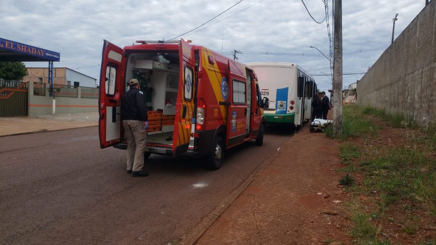 Mulher fica ferida após sofrer queda dentro de ônibus do transporte coletivo