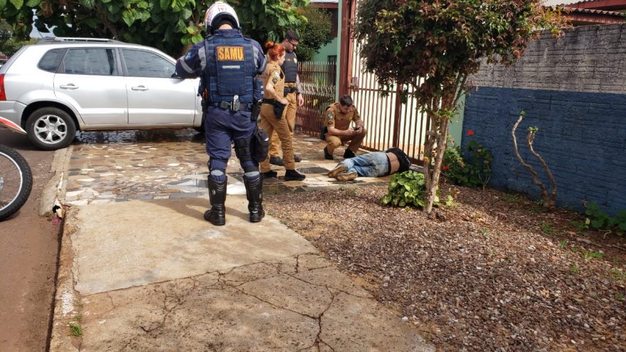 Homem é agredido por populares após ser acusado de furto