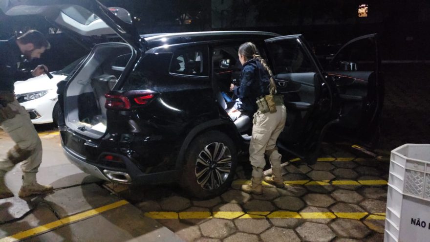 PRF apreende 265 quilos de maconha após perseguição na BR-277