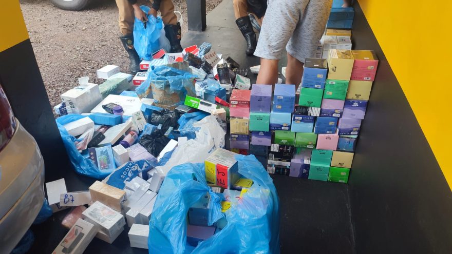 Veículo completamente carregado de contrabando é apreendido pela PRE