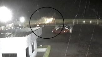 Impressionante: Câmeras mostram veículo capotando várias vezes na BR-277; Motorista foi ejetado