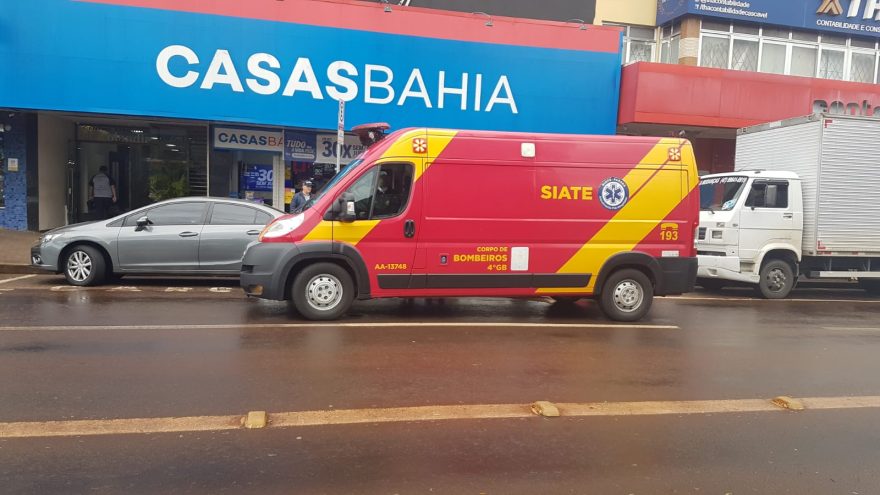 Mulher sofre desmaio e é socorrida pelo Siate