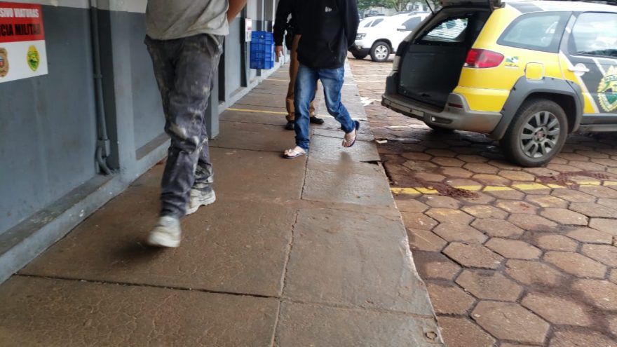 Dois homens são detidos com cocaína no Santa Cruz