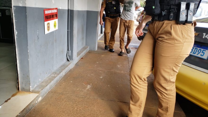 Após empurrar mulher, homem é detido por violência doméstica no Bairro Neva